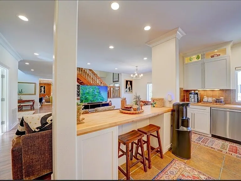 1377 Knoll Rd #B — Photo 4