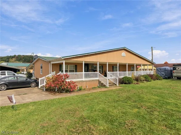 6157 Alliance Rd NW, Malvern, OH 44644