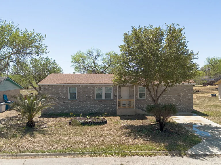1541 Sandra Cir — Photo 5