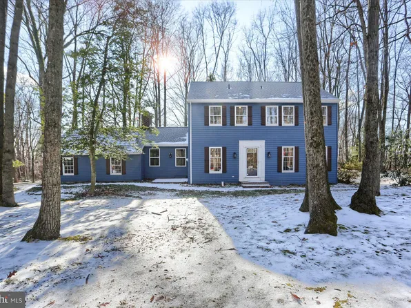 14 Woodbine Dr, Hershey, PA 17033