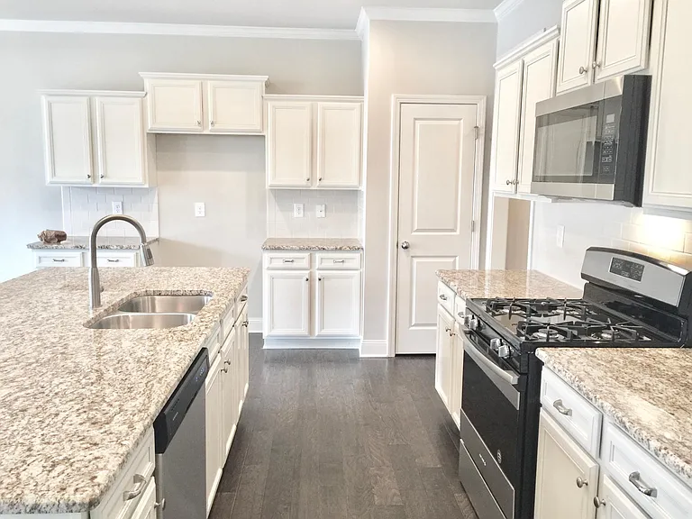 390 Holdings Dr — Photo 3