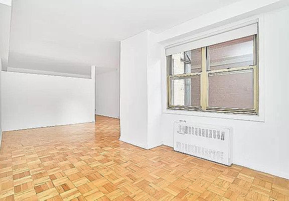 5th image of 350 E 52nd St APT 11A