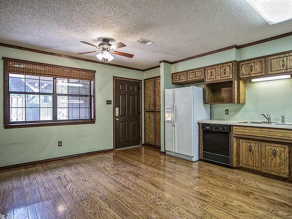 3rd image of 109 Indian Hills St