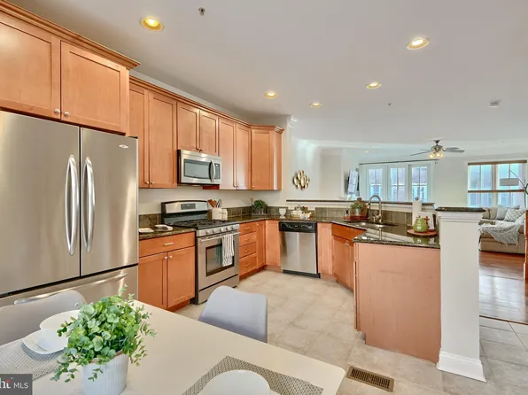 2607 Lighthouse Ln, Baltimore, MD 21224