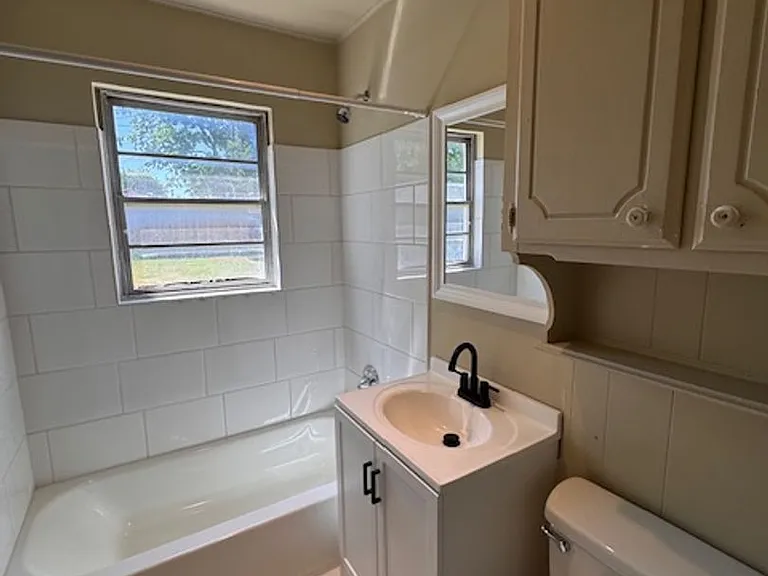 2916 Shirley Ln — Photo 6