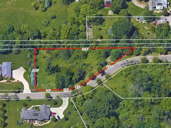 9036 N Island Dr, Flushing, MI 48433