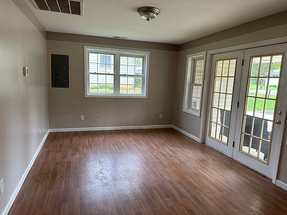 5th image of 94 Bartlett St