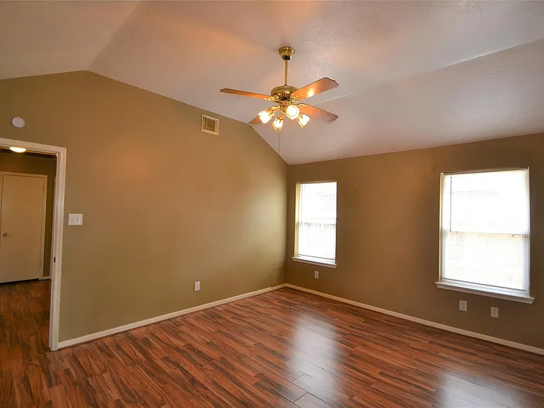 2818 Russett Pl W — Photo 16