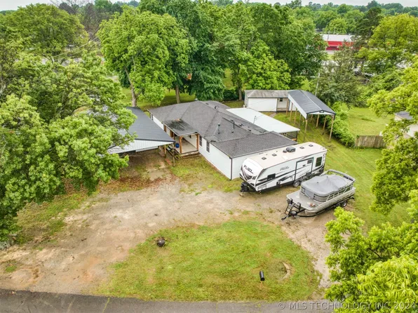 121 N 4th St, Eufaula, OK 74432