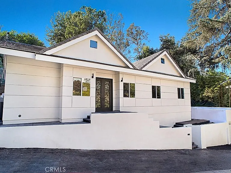 3841 Ridgemoor Dr — Photo 1