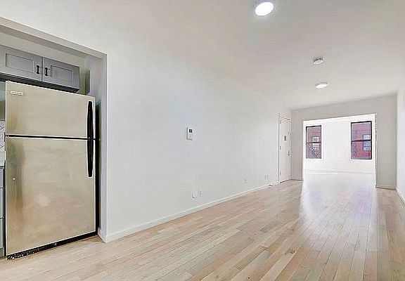 4th image of 116 Bedford Ave #3