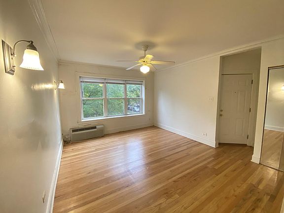 3rd image of 6148 N Hoyne Ave APT 2