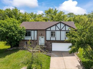 359 Somerset Dr, Streamwood, IL 60107