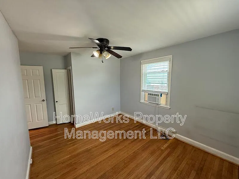 3 bed, 2.0 bath, 1140 sqft, $2,200 — Photo 3