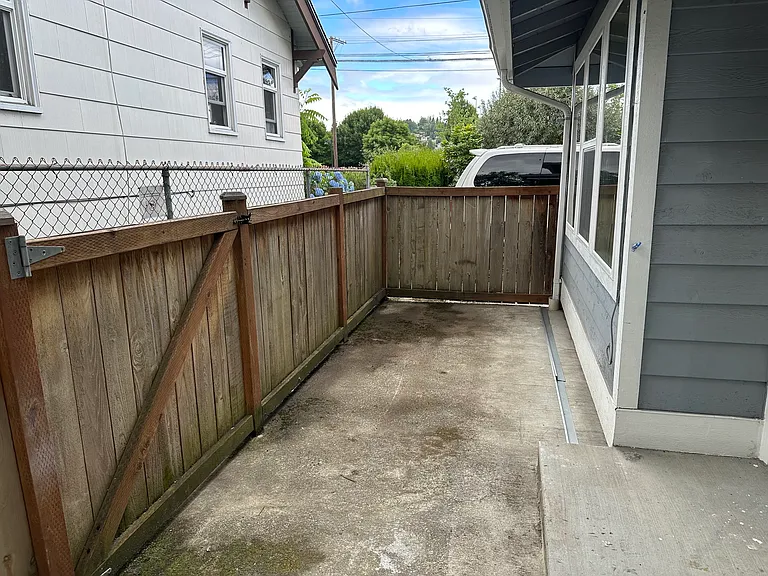 426 Burnett Ave N #1 — Photo 8