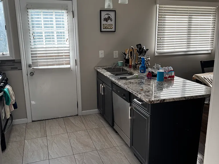 18 Seymore Ln — Photo 3