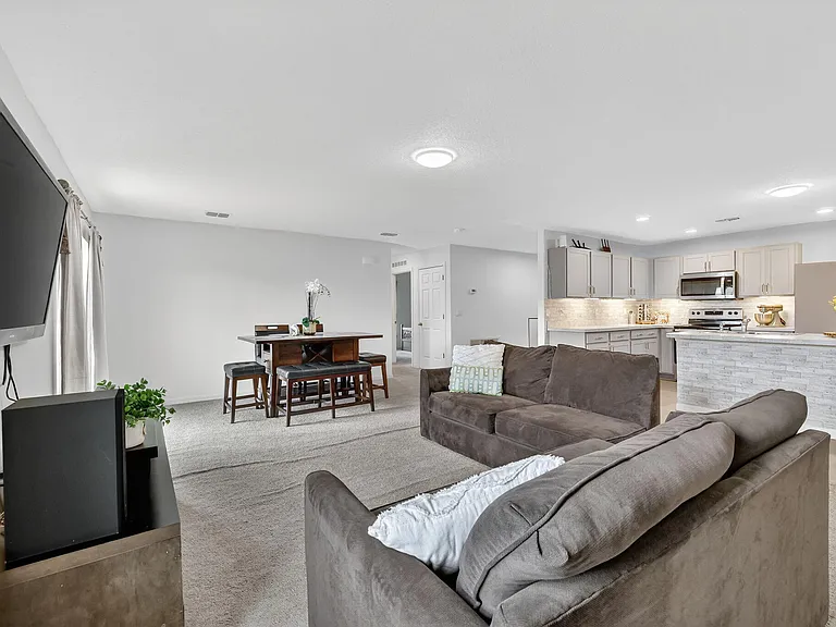 644 SW Hoffenberg Ave — Photo 8