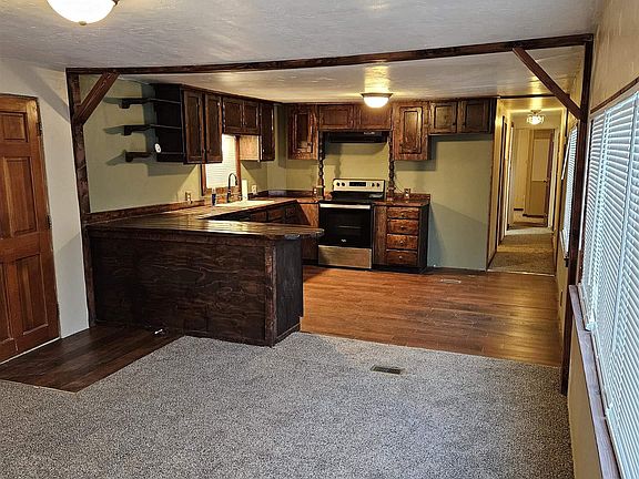 4th image of 715 Center St E Trailer 12