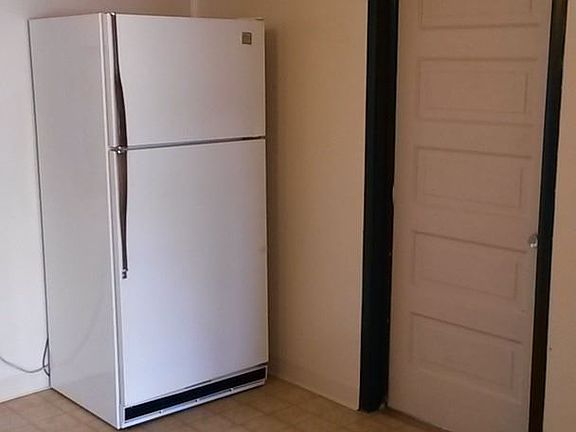 3rd image of 1620 Canary Ave