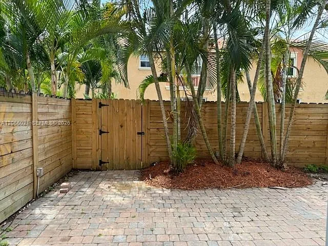 15242 SW 30th Ter #15242 — Photo 40
