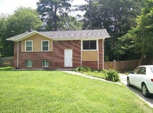 198 Roxbury Dr, Riverdale, GA