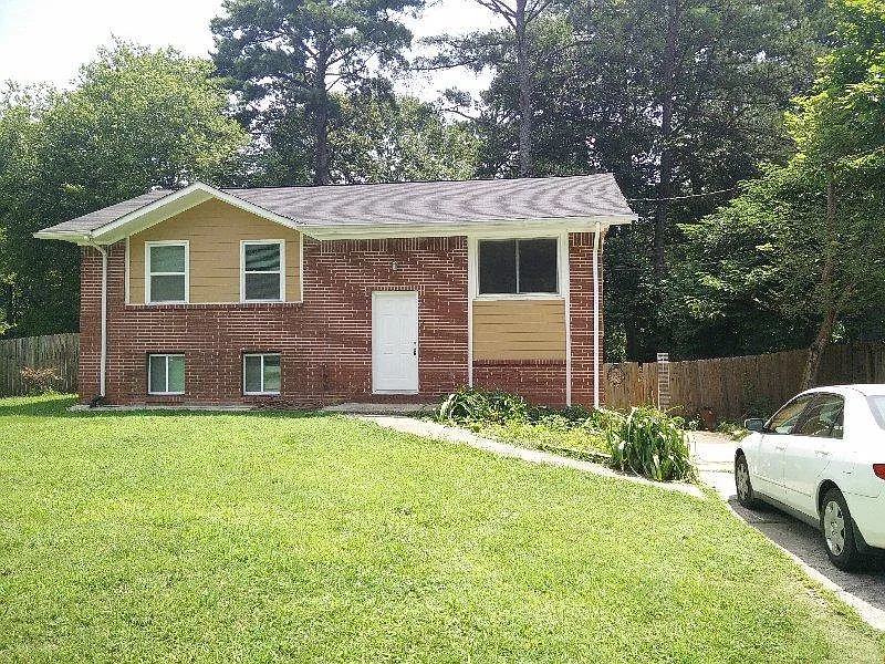 198 Roxbury Dr photo 1