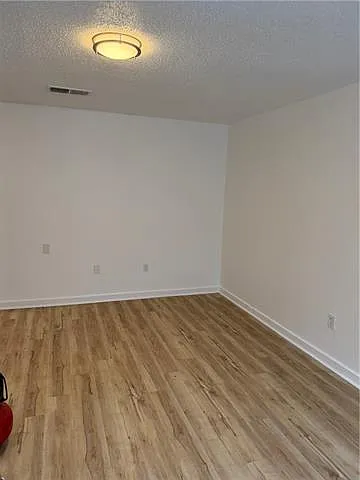2335 Kraft Pl — Photo 2