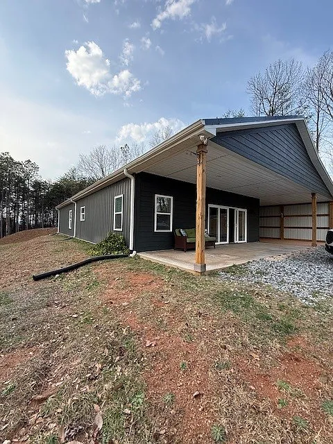 3 bed, 2400 sqft, $2,295 — Photo 1