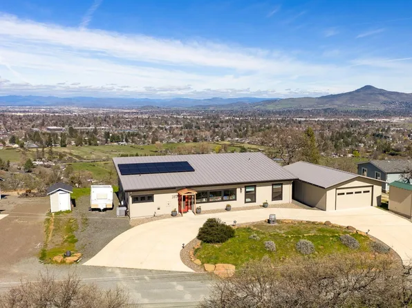 1873 Sundial Dr, Medford, OR 97501