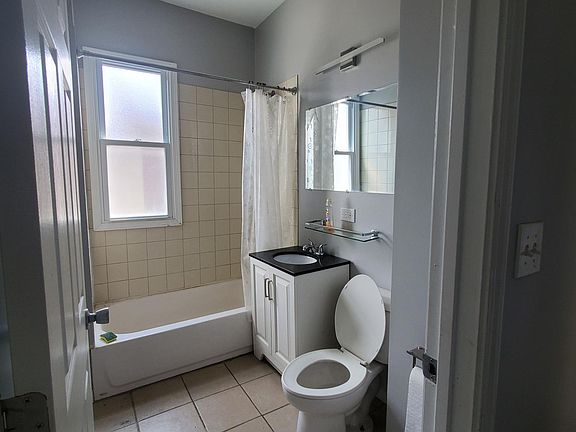 3rd image of 2300 N Hamlin Ave #2F