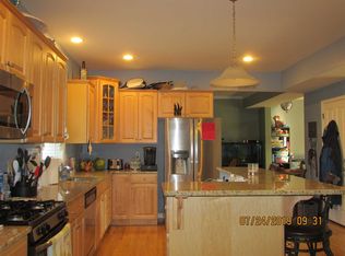 98 Stratford Dr, Poughkeepsie, NY 12603