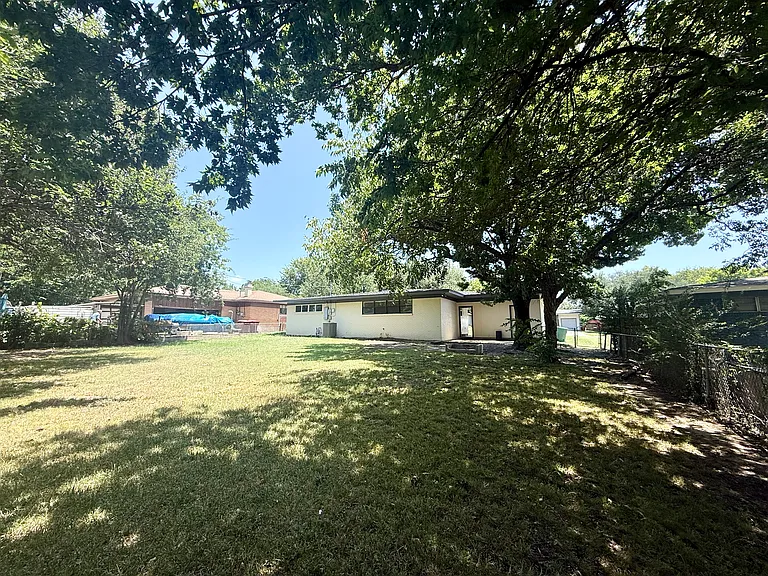 1411 W Shields Dr — Photo 17