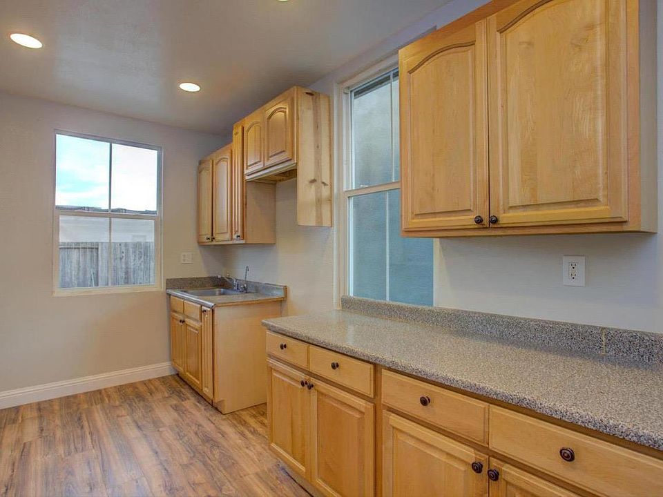 1st image of 227 N Claremont Ave #D