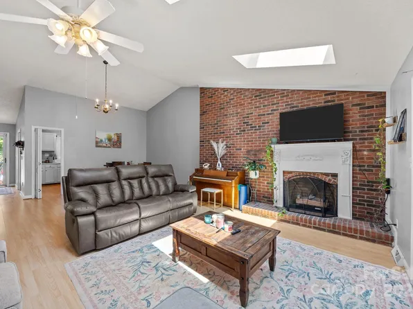 1300 Larchmont Pl, Salisbury, NC 28144