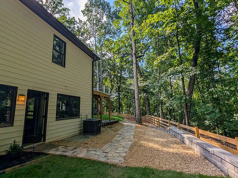 2060 Daves Creek Trl — Photo 14