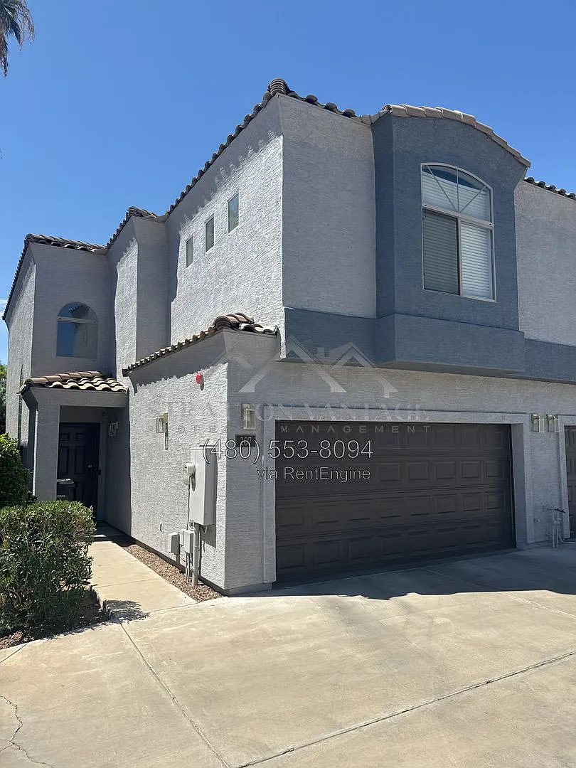 3 bed, 2.5 bath, 1788 sqft, $2,400 — Photo 1