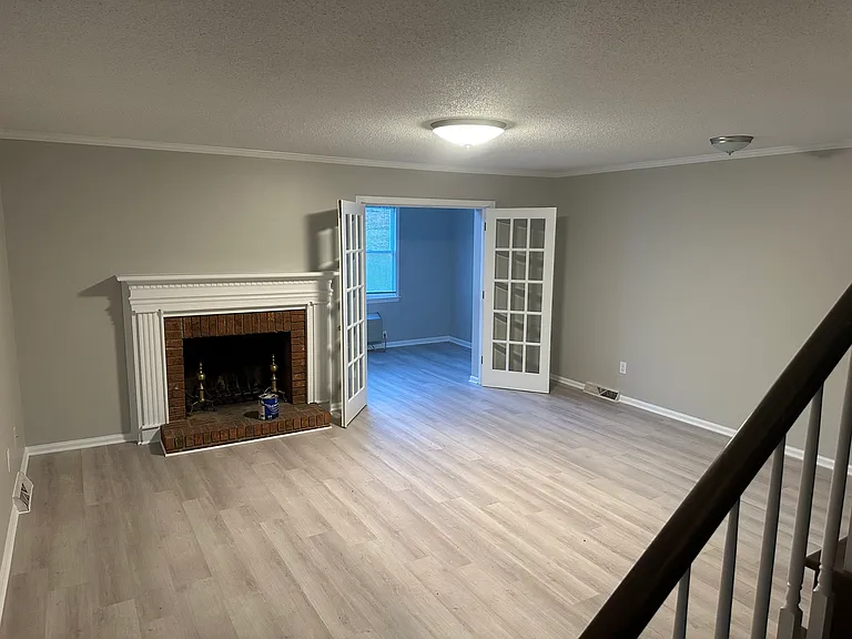 900 N Main St #10 — Photo 5