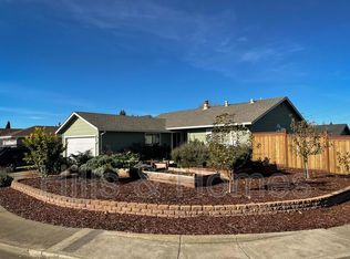 7998 Santa Barbara Dr, Rohnert Park, CA 94928