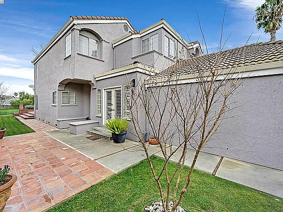 2571 Cherry Hills Dr — Photo 3