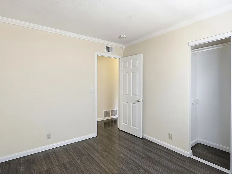 663 Albion Dr — Photo 26