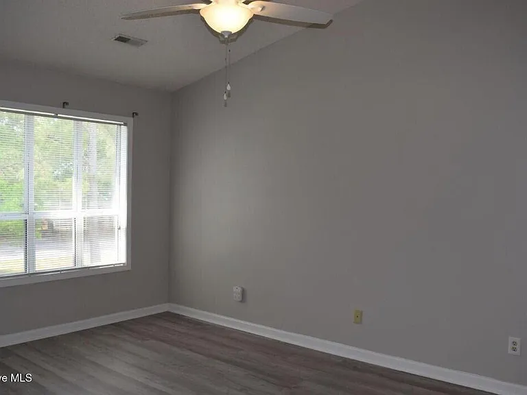 102 Breezewood Dr #G — Photo 11