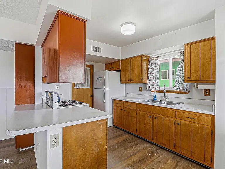 10520 Champlain St — Photo 11