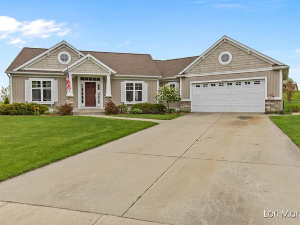 850 Easthill Dr NE, Comstock Park, MI 49321