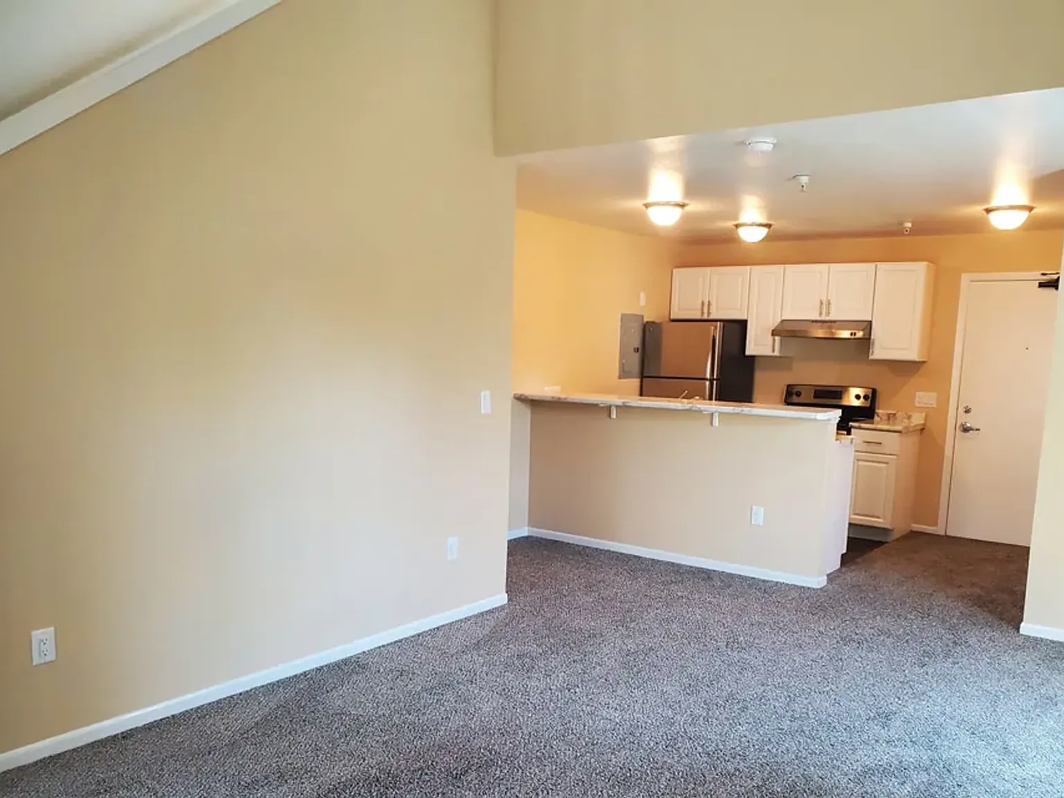 Summit Hill Apartments — Photo 3