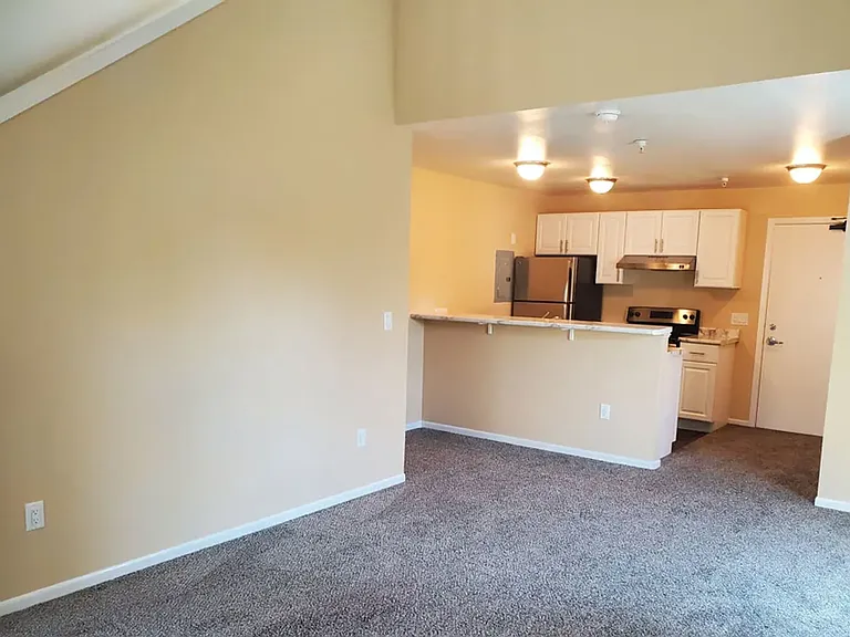 Summit Hill Apartments — Photo 3