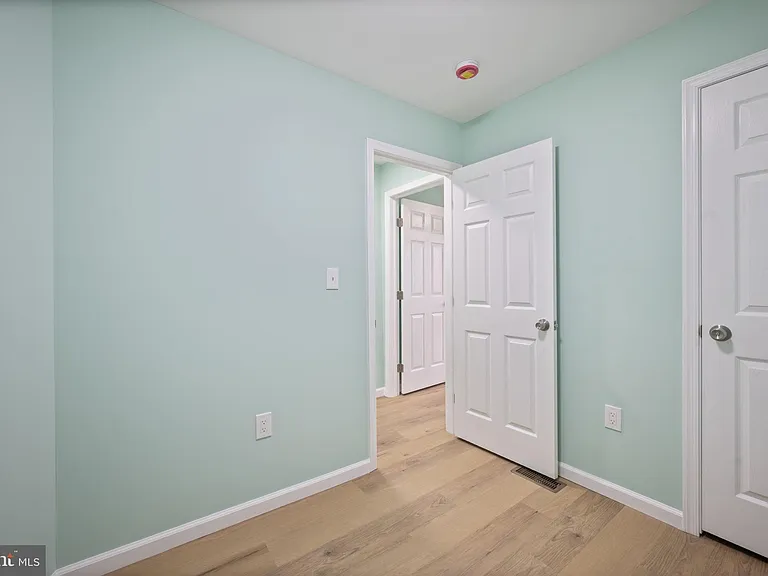 1316 McHenry St — Photo 15