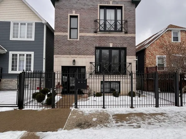2731 N Campbell Ave #1, Chicago, IL 60647