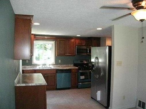3rd image of 3949 Meadowbrook Blvd