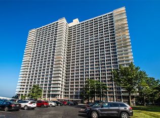 12700 Lake Ave APT 702, Lakewood, OH 44107