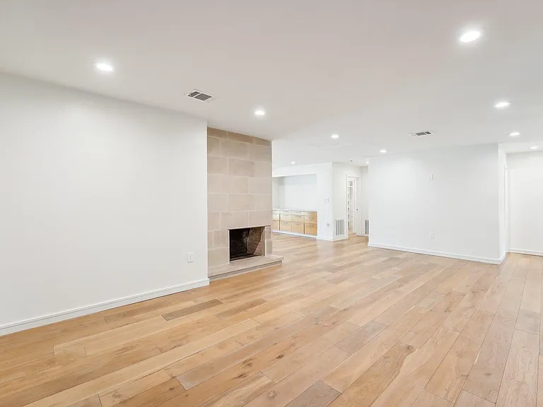 3927 Balcones Dr — Photo 15